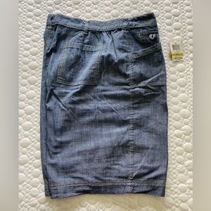 Karen Scott women’s shorts Denim/chambray in color. Size 14